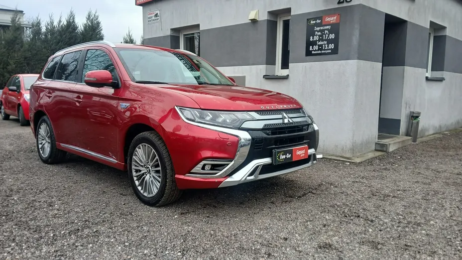MITSUBISHI Outlander -