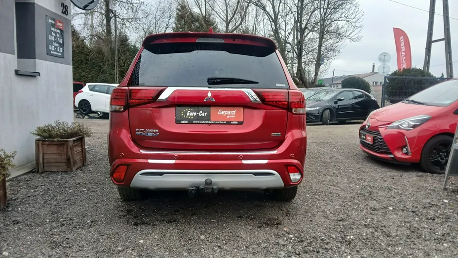 MITSUBISHI Outlander -