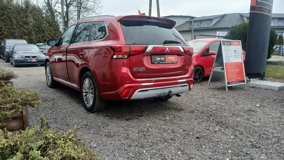 MITSUBISHI Outlander -