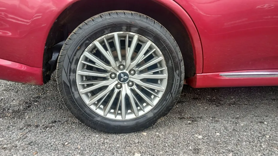 MITSUBISHI Outlander -