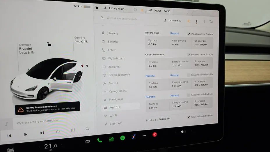 TESLA Model 3 -