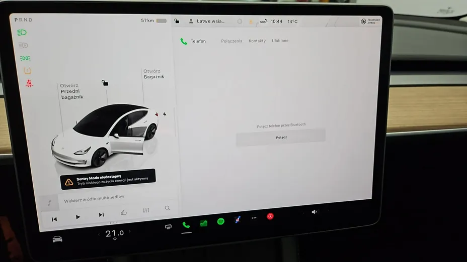 TESLA Model 3 -