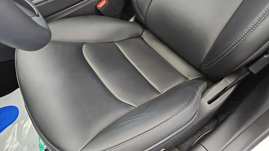 TESLA Model 3 -
