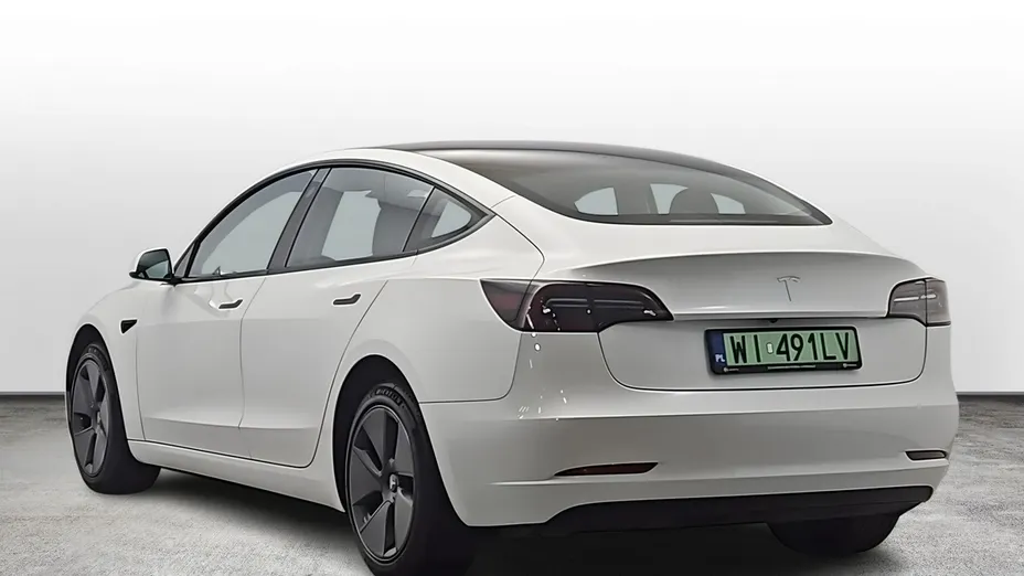 TESLA Model 3 -