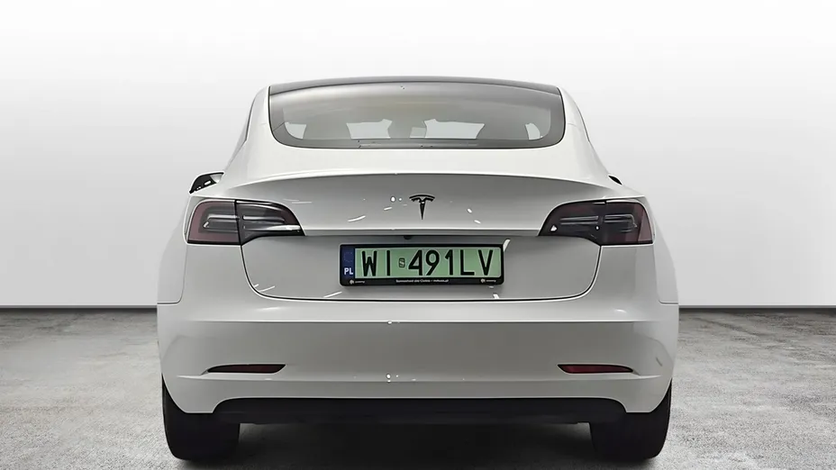 TESLA Model 3 -