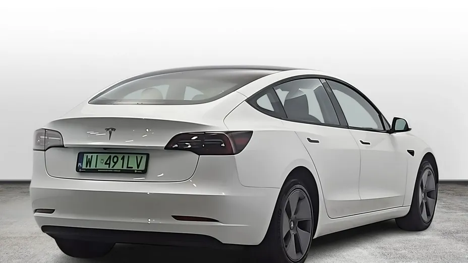 TESLA Model 3 -