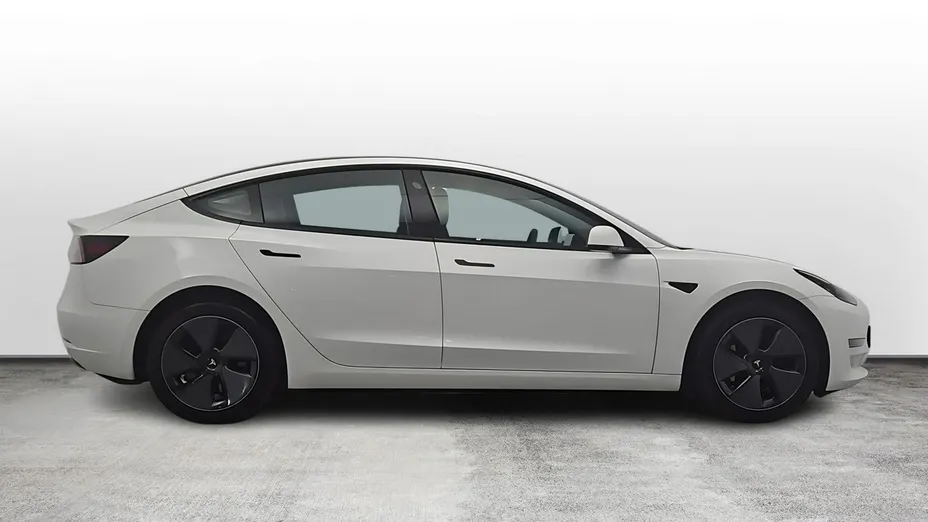 TESLA Model 3 -