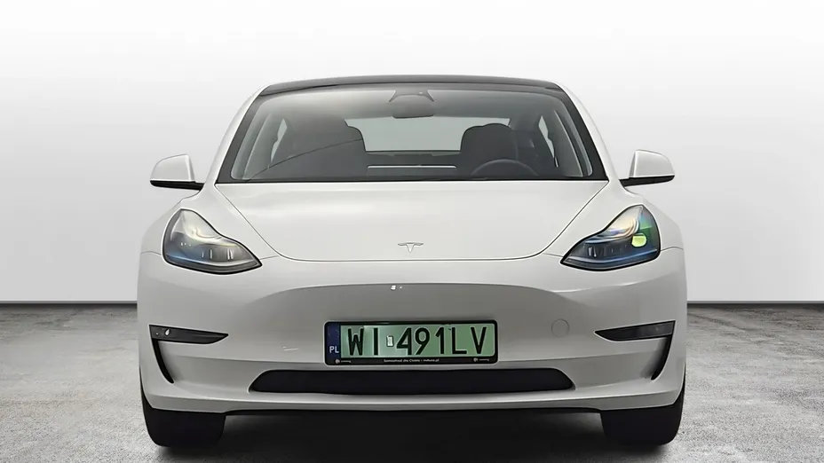 TESLA Model 3 -