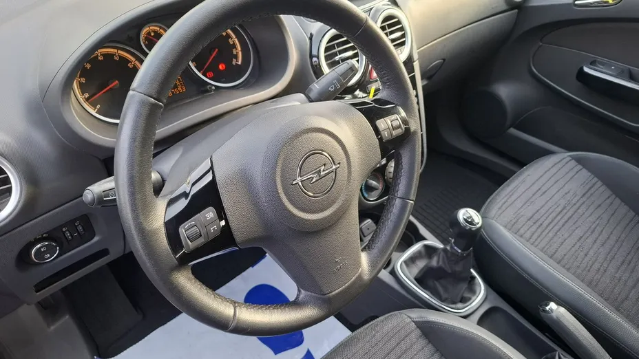 OPEL Corsa -