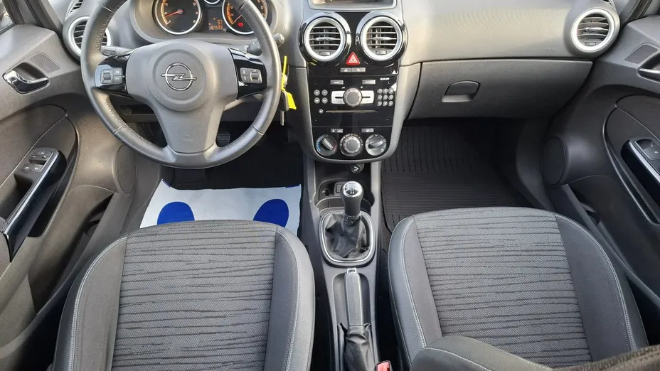 OPEL Corsa -