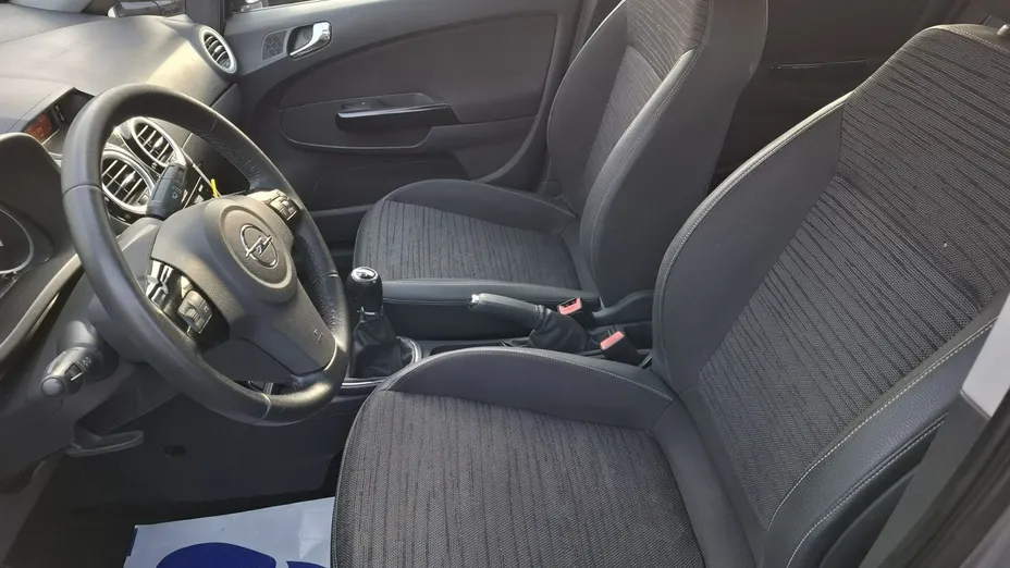 OPEL Corsa -