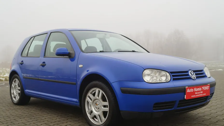 VOLKSWAGEN Golf -