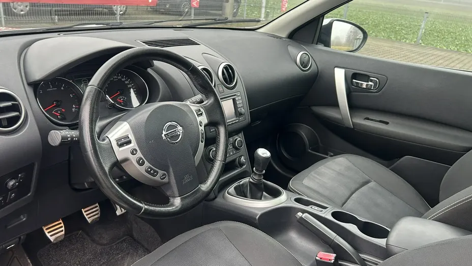 NISSAN Qashqai -