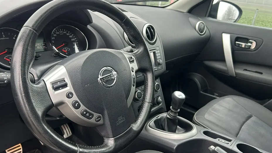 NISSAN Qashqai -