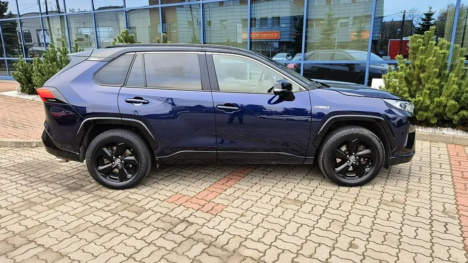 TOYOTA RAV4 -