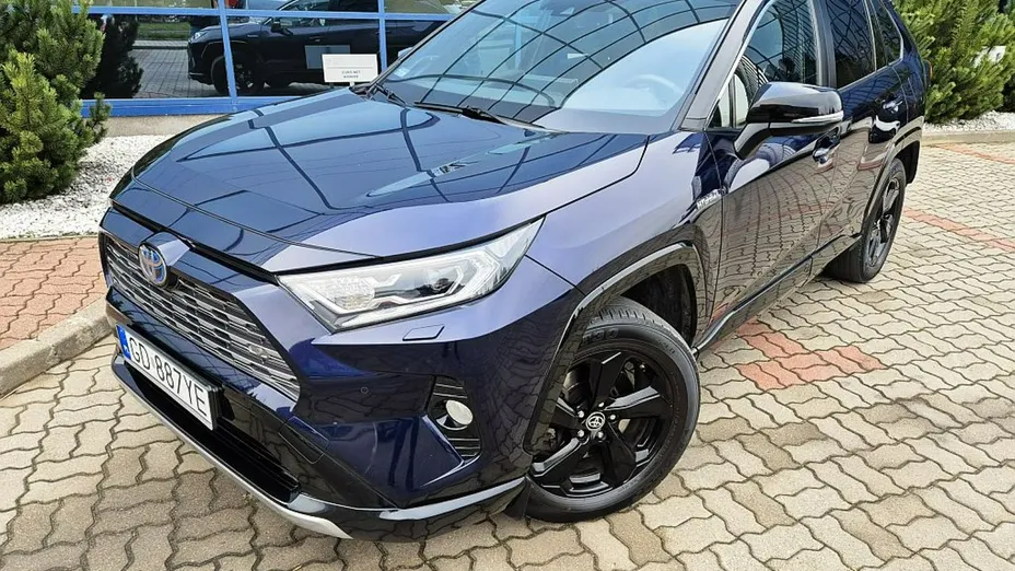 TOYOTA RAV4 -