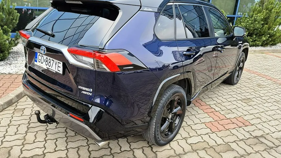 TOYOTA RAV4 -