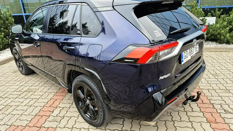 TOYOTA RAV4 -