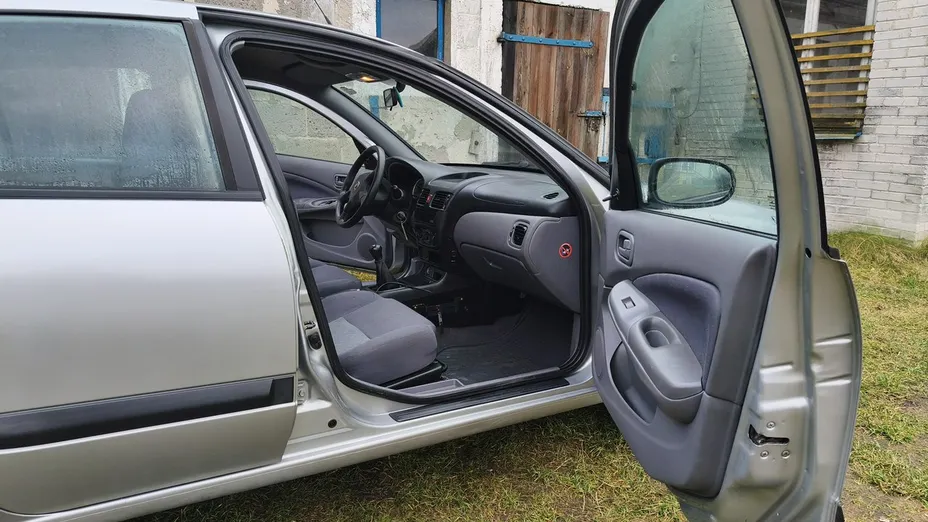NISSAN Almera -