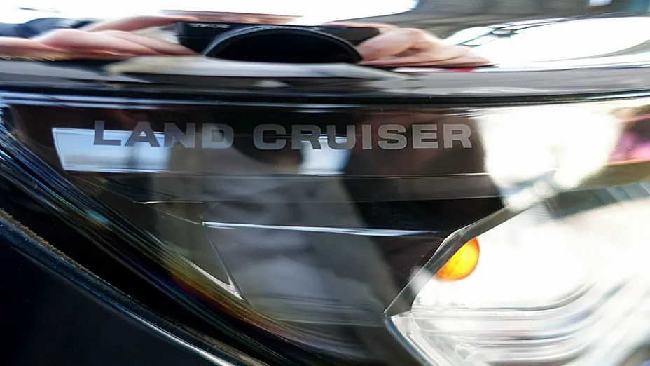 TOYOTA Land Cruiser -