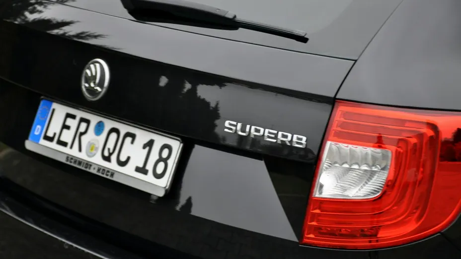 SKODA Superb -
