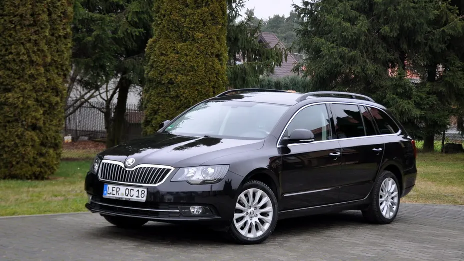 SKODA Superb -