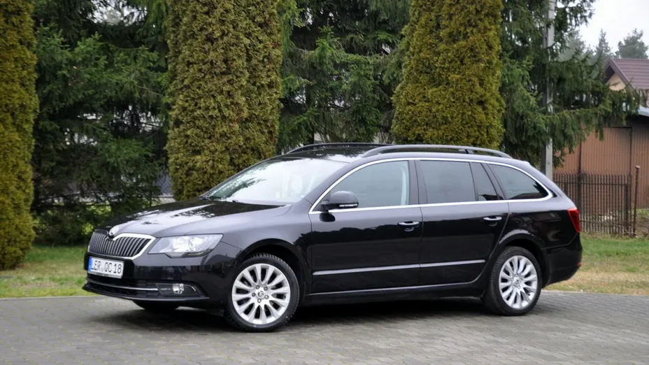 SKODA Superb -