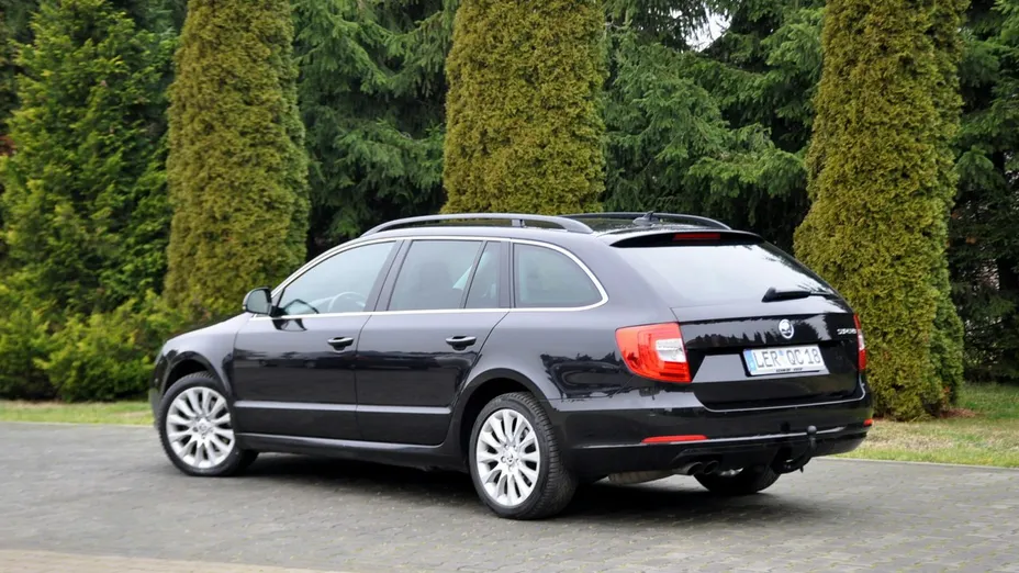 SKODA Superb -