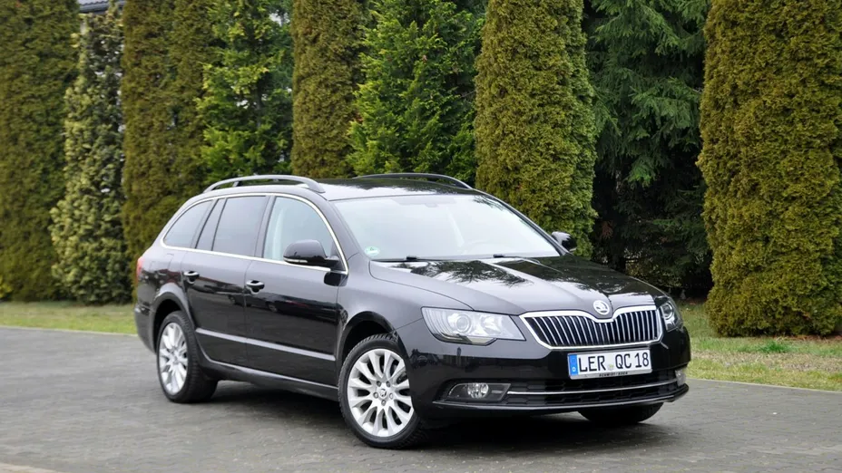 SKODA Superb -