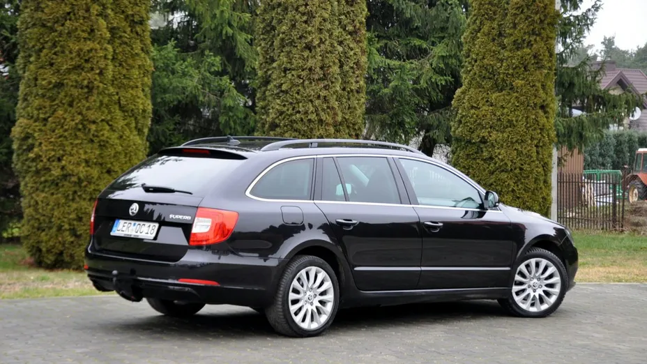 SKODA Superb -