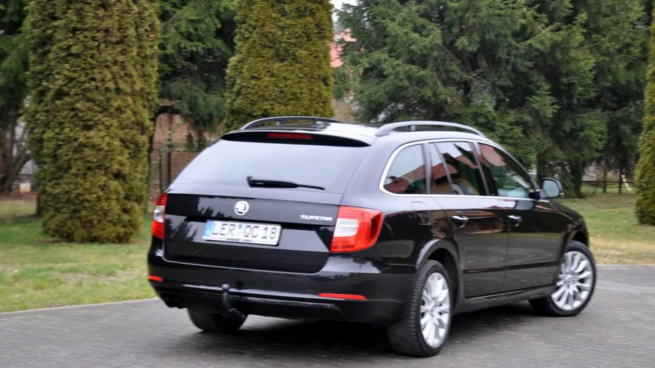 SKODA Superb -