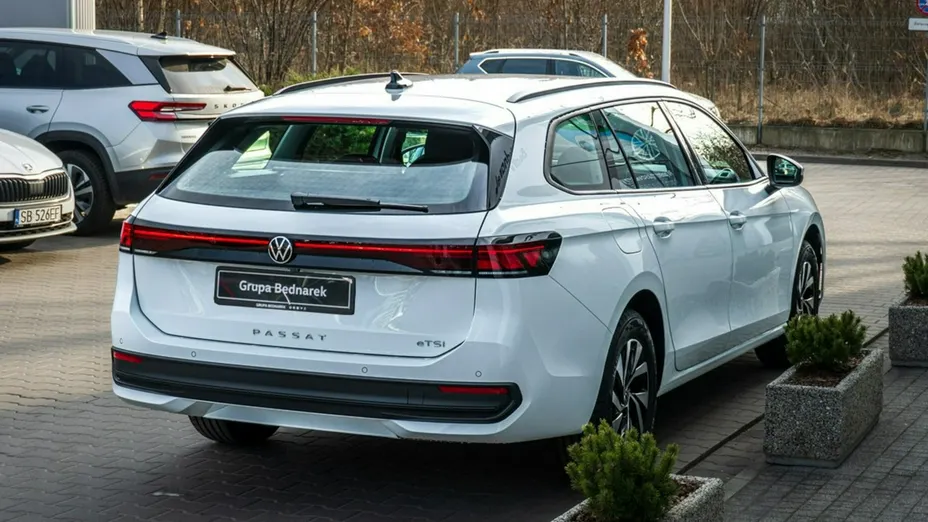 VOLKSWAGEN Passat -