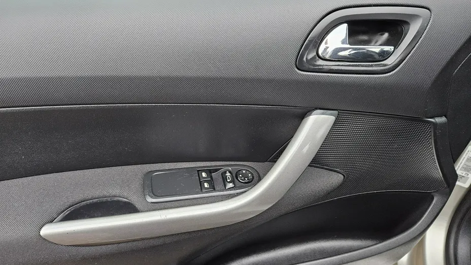 PEUGEOT 308 -