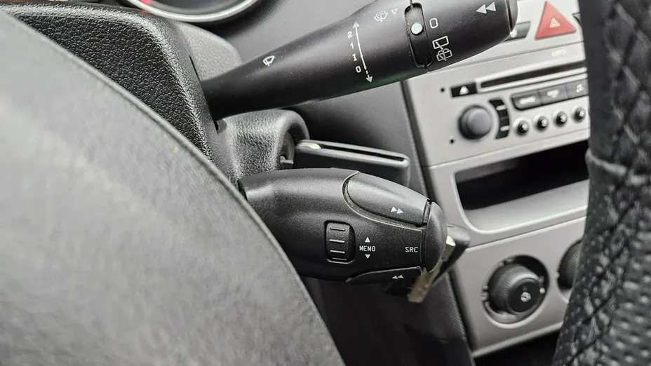 PEUGEOT 308 -