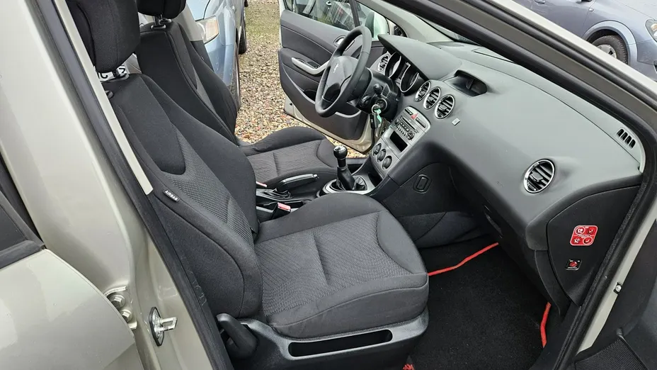 PEUGEOT 308 -