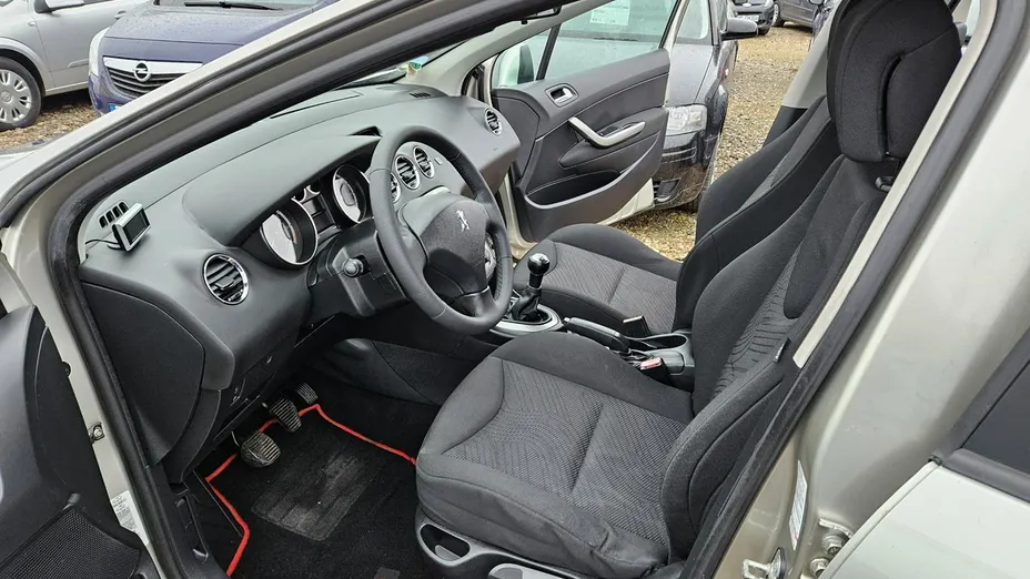 PEUGEOT 308 -