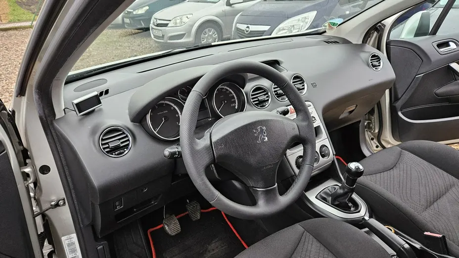 PEUGEOT 308 -