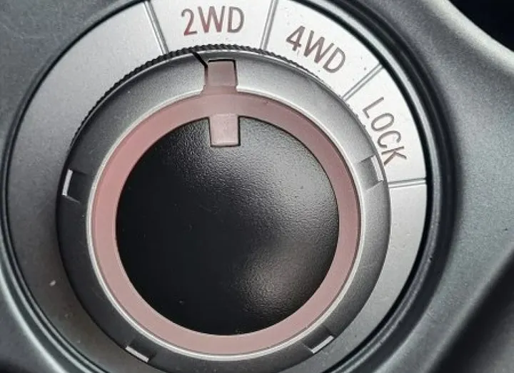 MITSUBISHI Outlander -