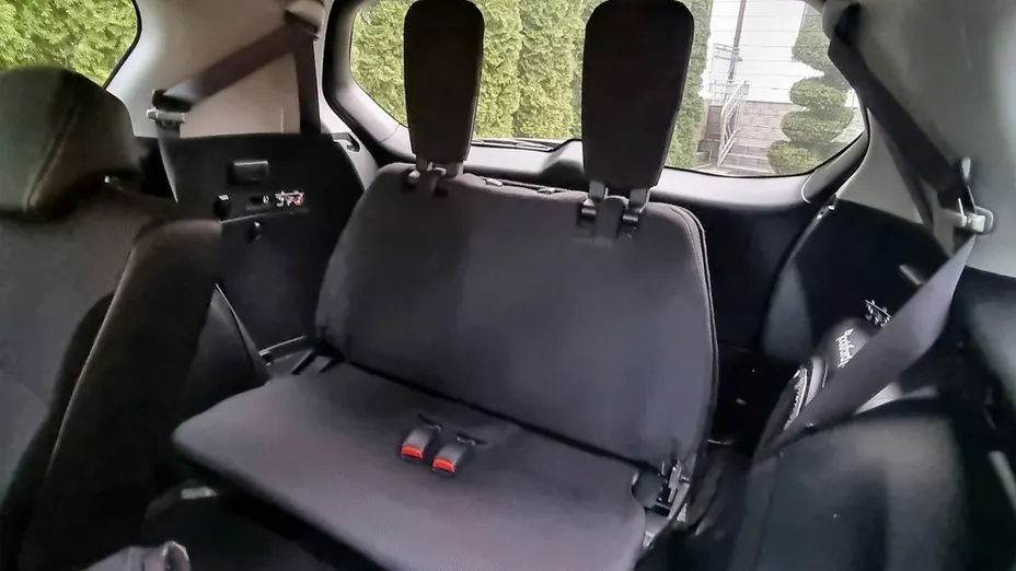 MITSUBISHI Outlander -