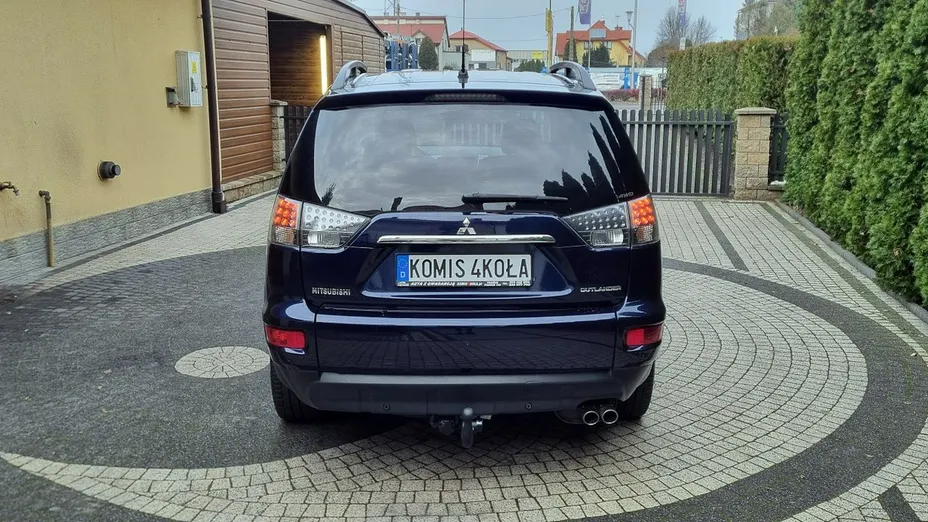 MITSUBISHI Outlander -
