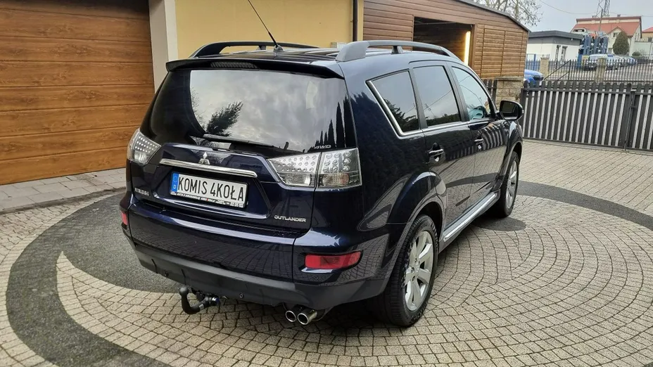 MITSUBISHI Outlander -