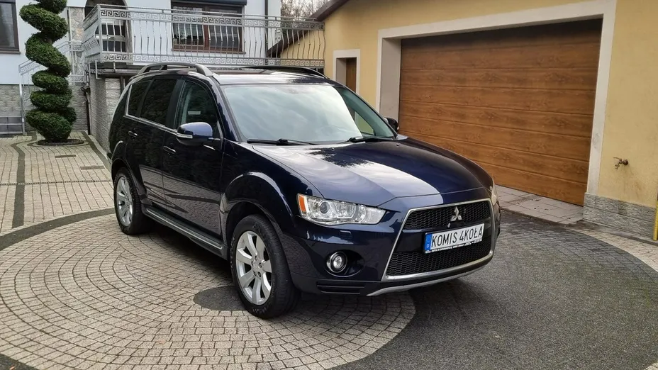 MITSUBISHI Outlander -