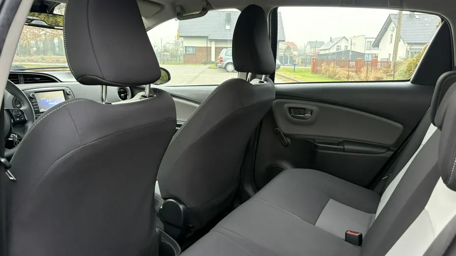 TOYOTA Yaris -
