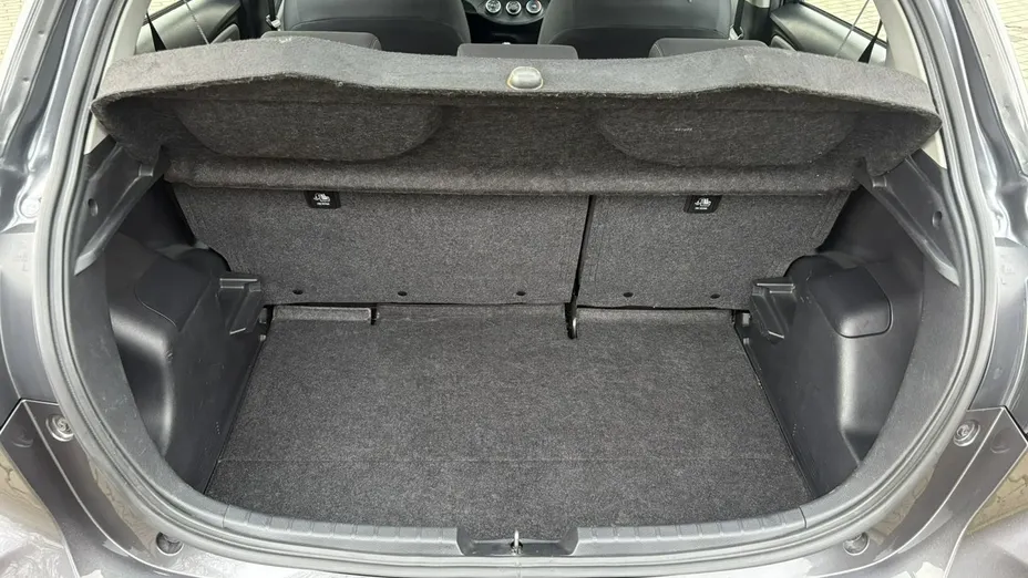 TOYOTA Yaris -