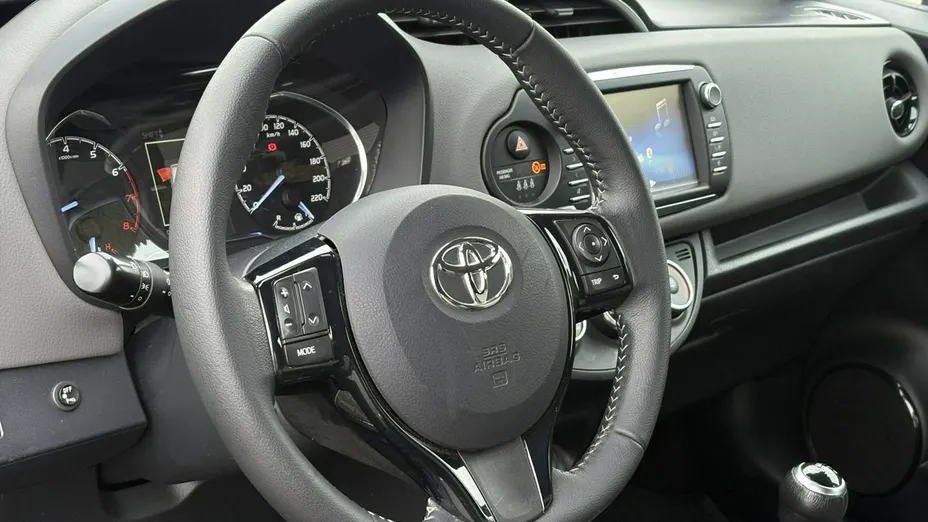 TOYOTA Yaris -