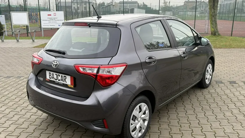 TOYOTA Yaris -