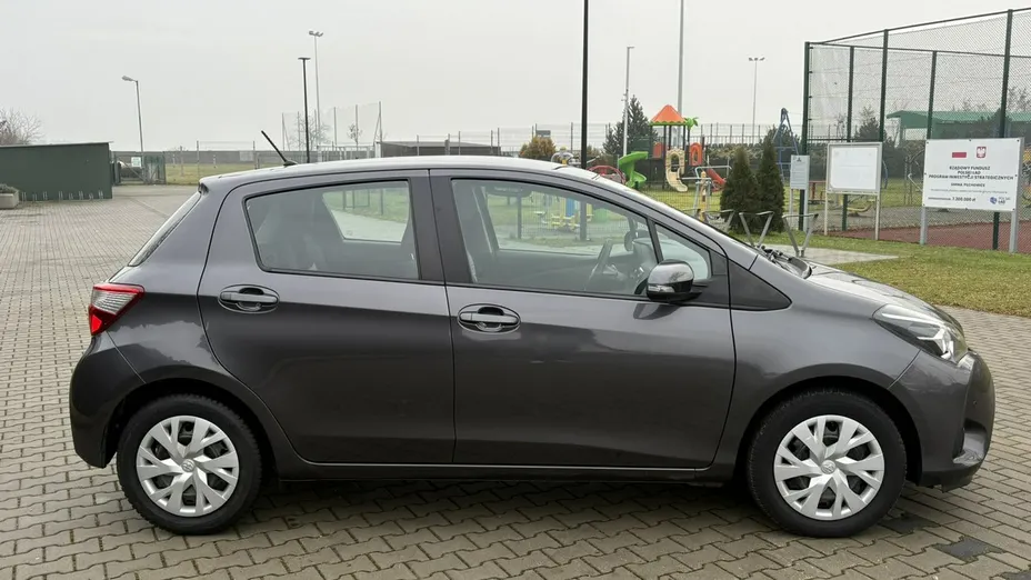 TOYOTA Yaris -