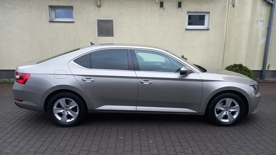 SKODA Superb -