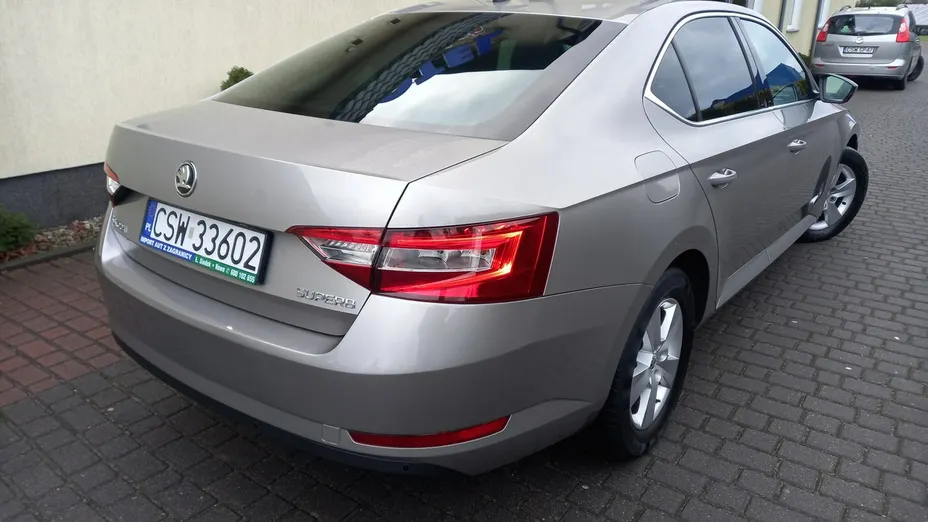 SKODA Superb -