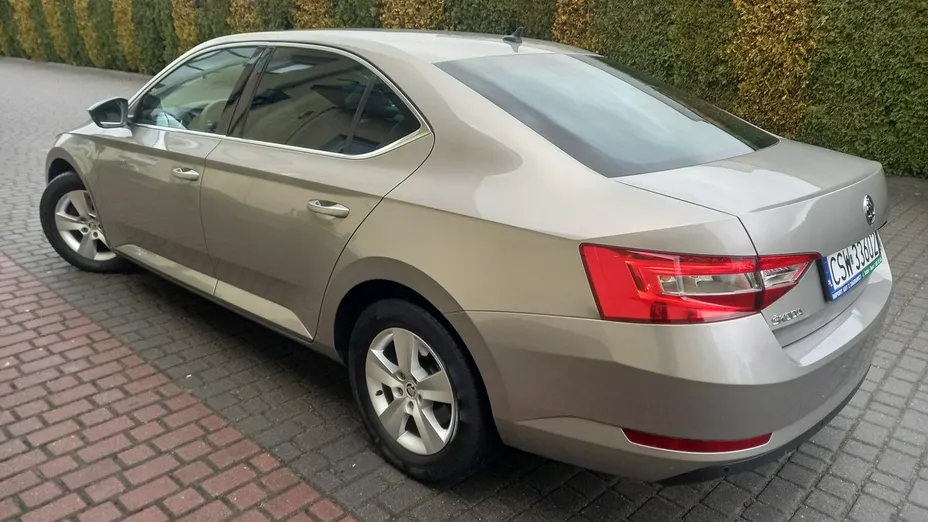 SKODA Superb -